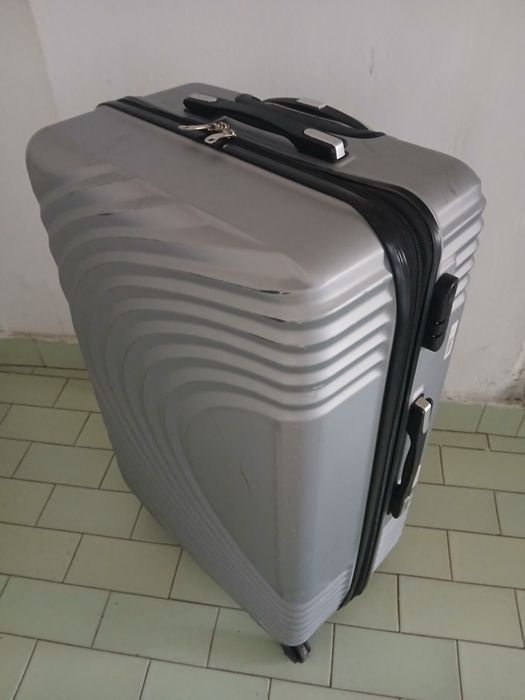 Куфар на колелца