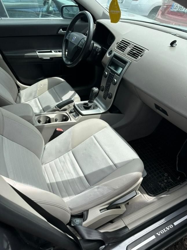 Продавам Volvo v50 ЦЯЛО!!!