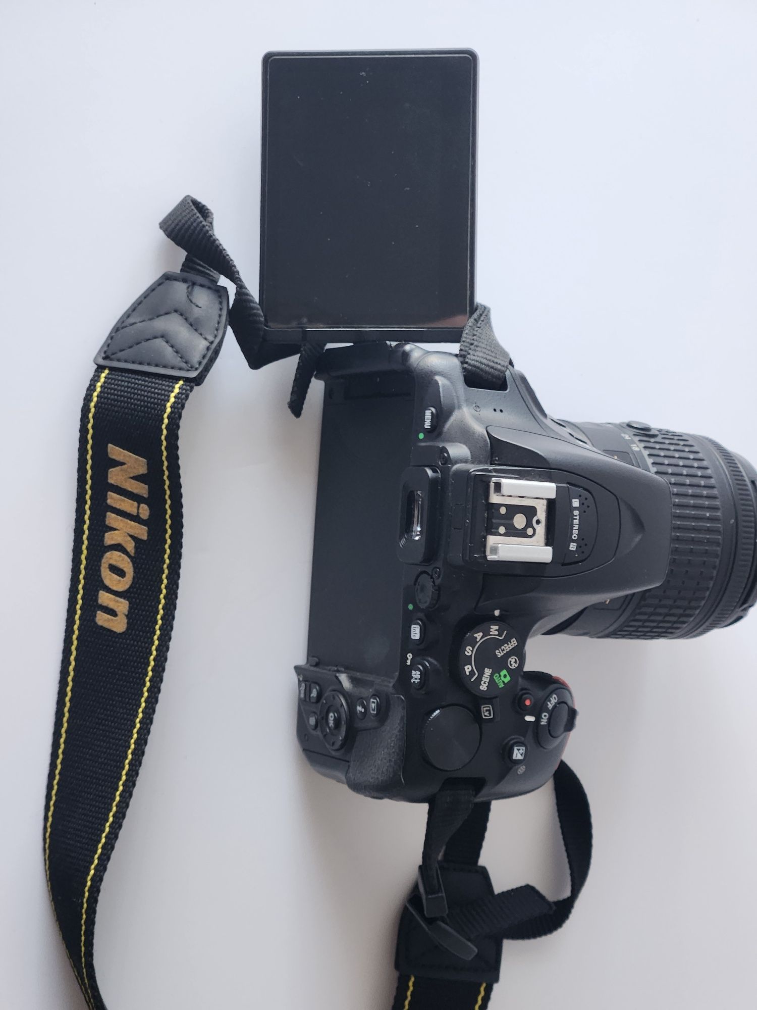 Aparat foto DSLR Nikon D5600, Kit AF-P 18-55mm VR, Negru