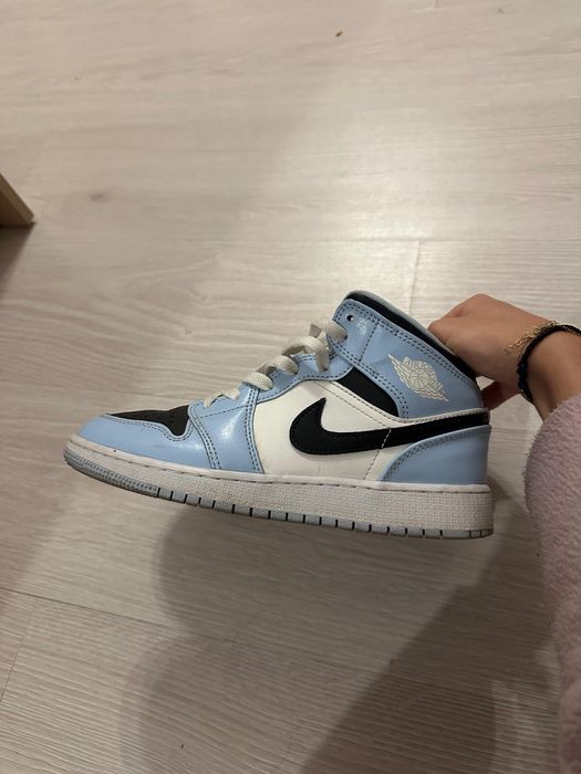 Nike air Jordan 1 mid ice blue