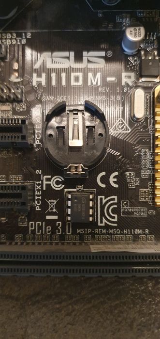 Placa bază Asus H 110 M cu procesor Intel