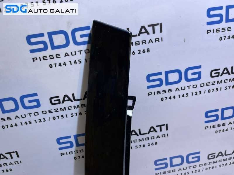Bandou Ornament Capac Diafragma Stalp Usa Portiera Dreapta Fata VW Golf 7 2013 - 2017 Cod 5G4837890A 5G4837902C