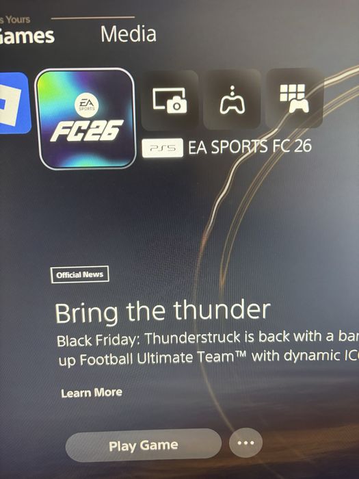 PS5 + 4 игри + FC26 дигитална – Отлично състояние