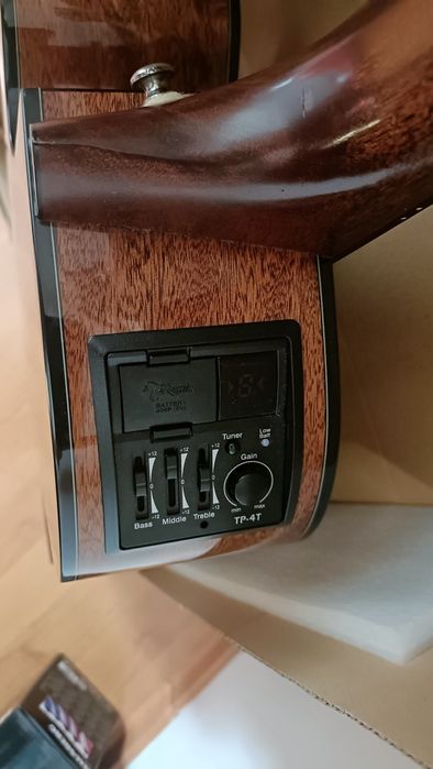 Takamine electroacustica