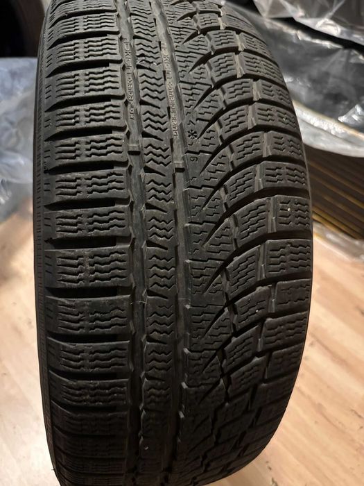 VAND 2 cauciucuri de iarna pe 17 Nokian 215/55/R17 in stare buna