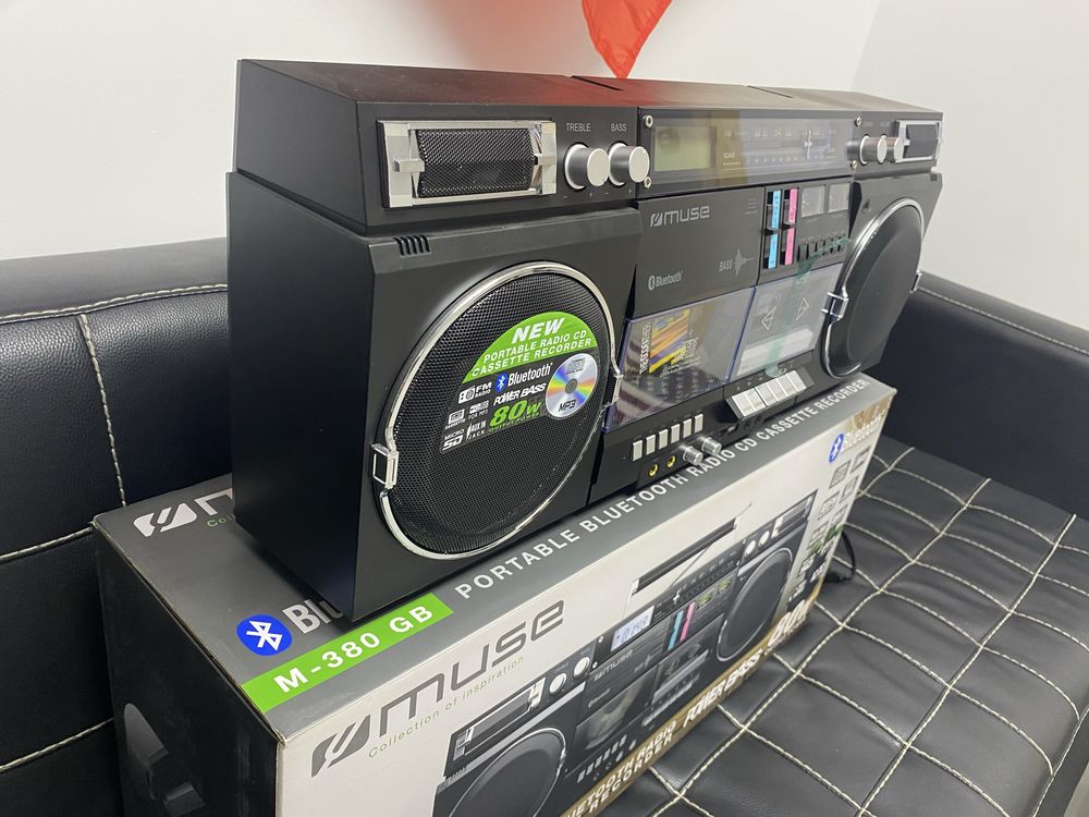 Продам новую кассетную магнитолу с CD-проигрывателем Muse - 380
