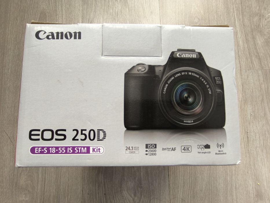 Aparat Foto Canon EOS 250D + Kit Obiectiv EF-S 18-55mm IS STM Nou