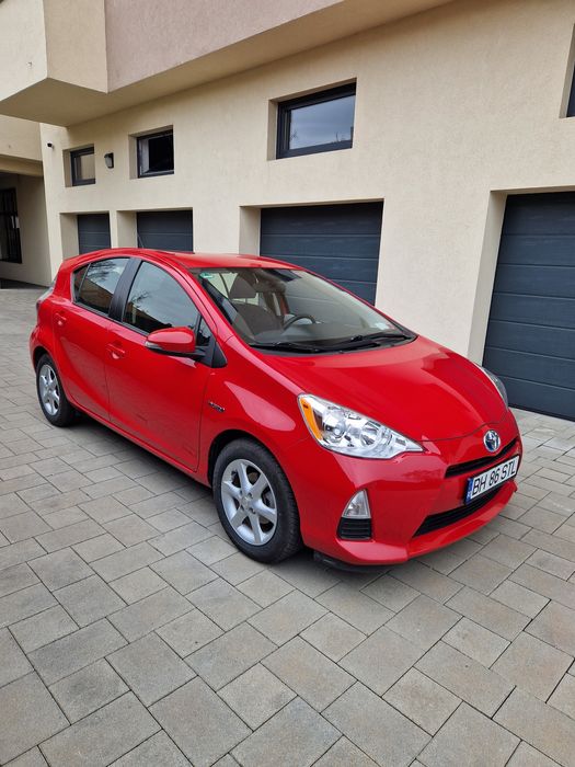 Vând Toyota Hybrid 1.5 Automată