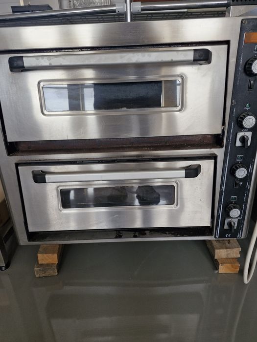 Пица фурна на ток.