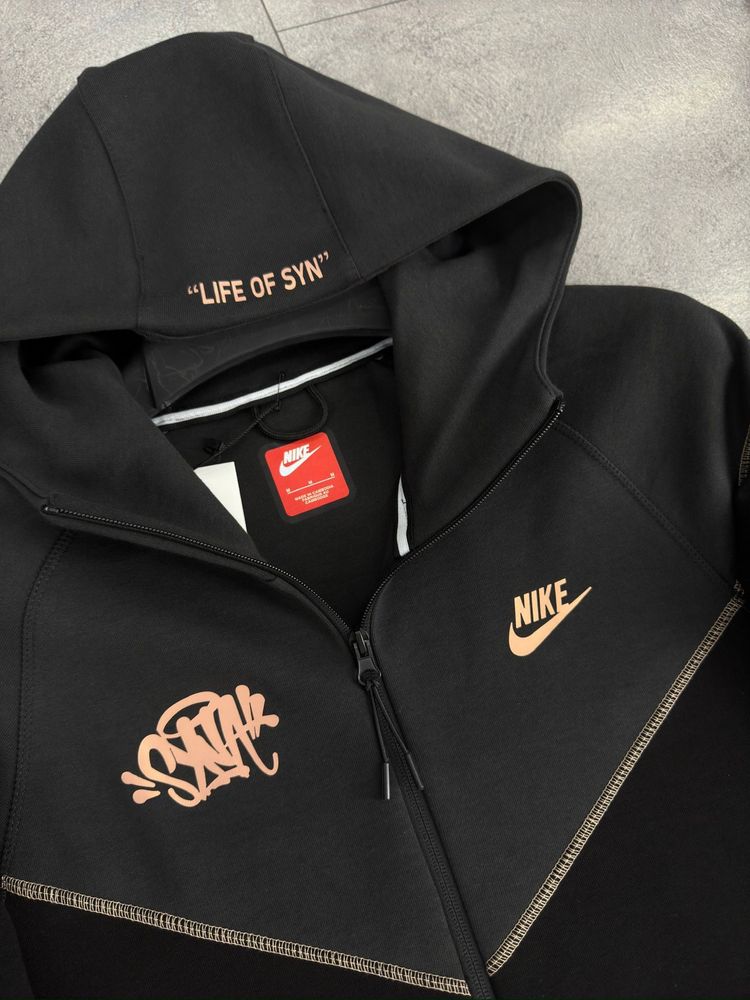 Nike Syna World Tech Fleece