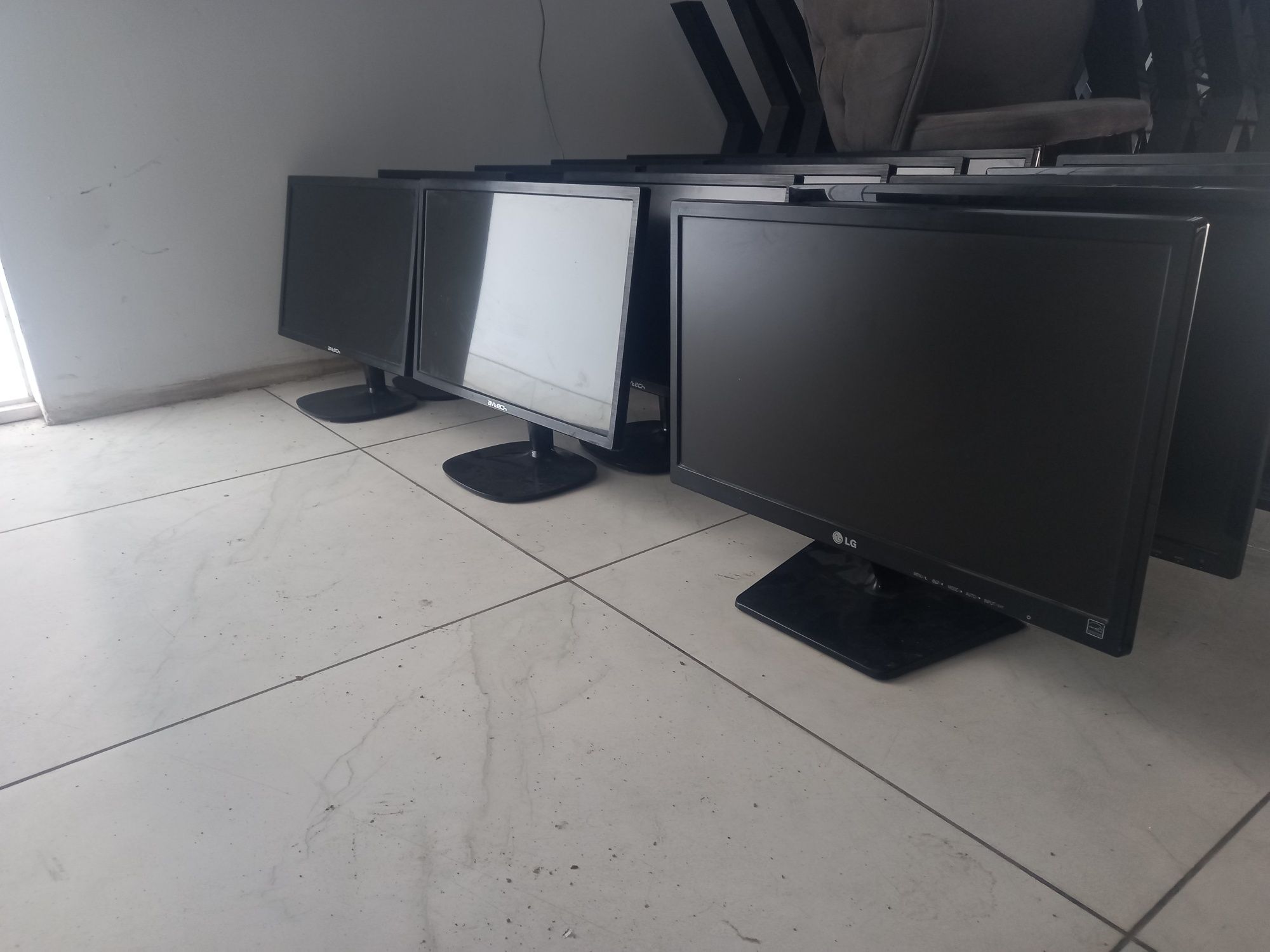 Monitorlar sotiladi 15 ta