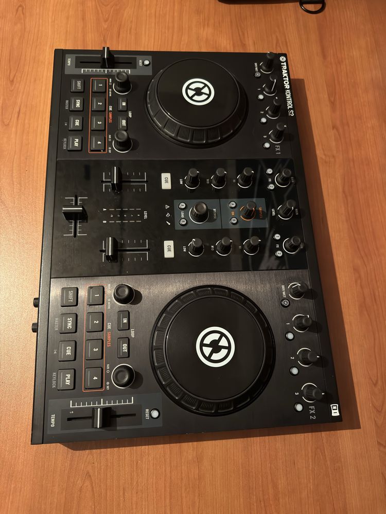 * DJ Пулт - TRAKTOR S2 MK 1 *