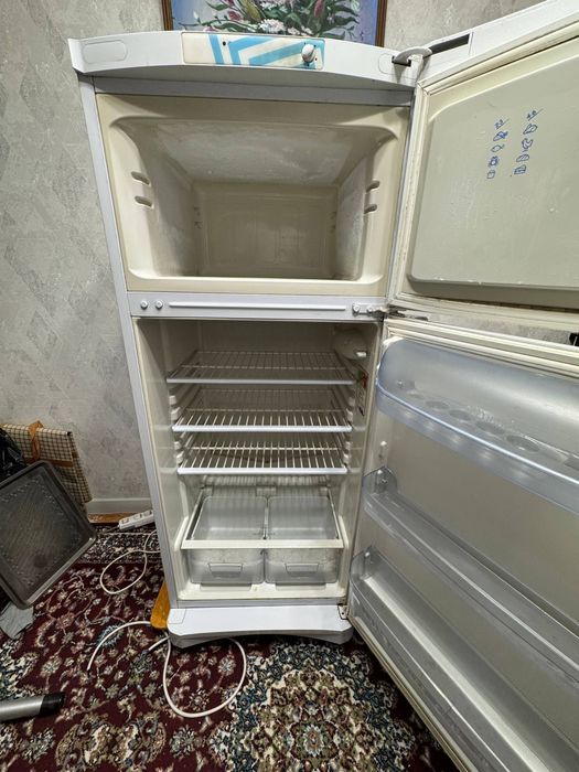 Холодильник INDESIT