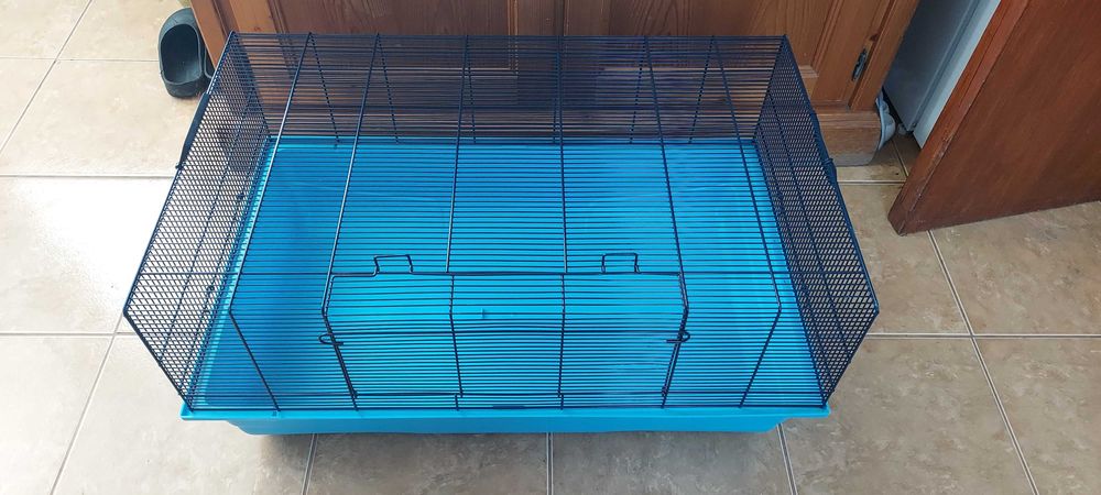 Cusca pentru Pisoi ,Iepuri, Pui , Etc , ca Noua .