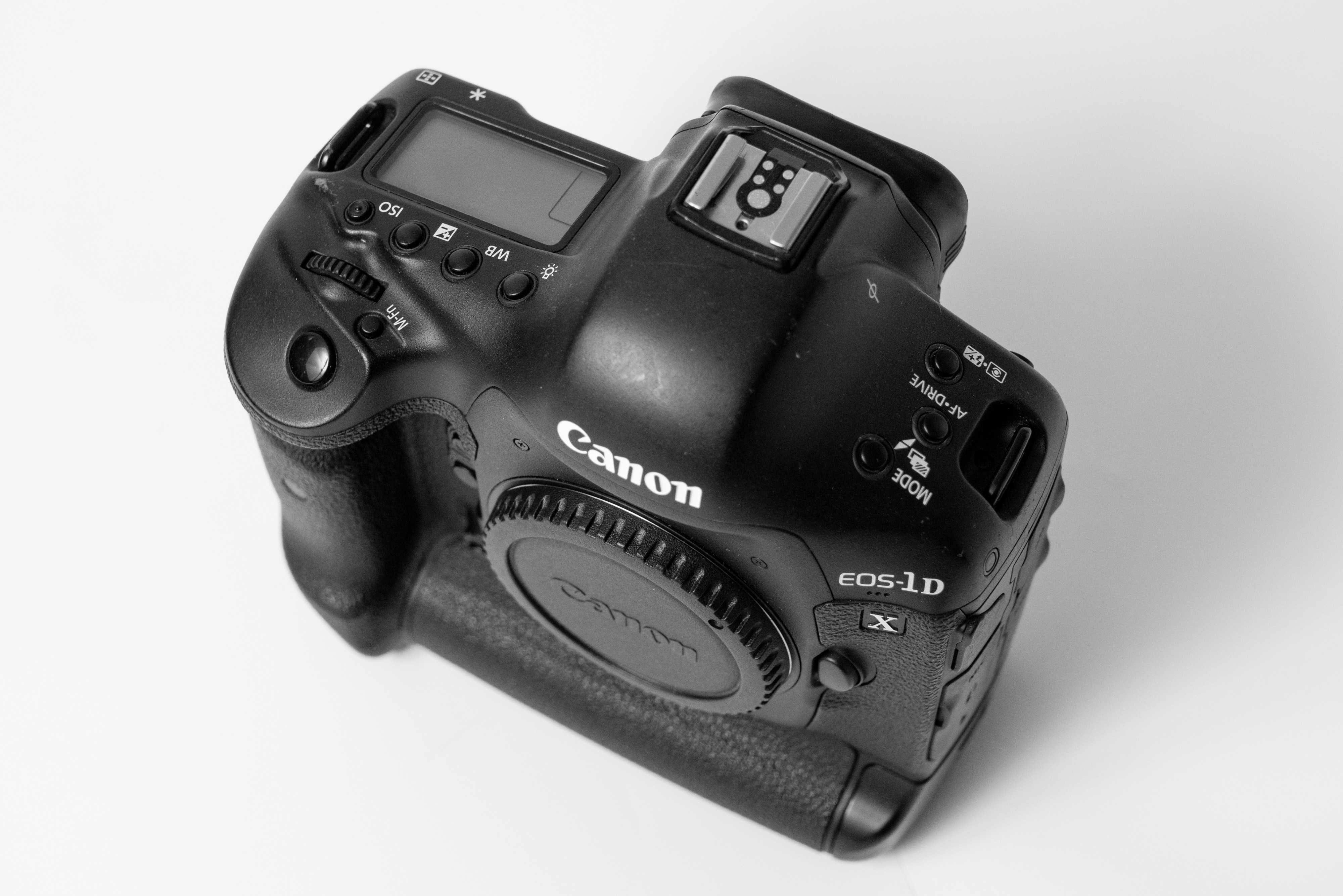 Canon 1Dx, 74k cadre, ca nou, la cutie.