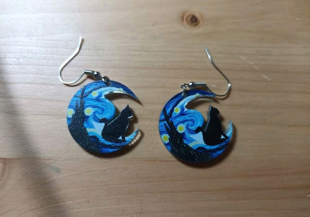 Cercei eleganți cu Van Gogh - O operă de artă la urechea ta!