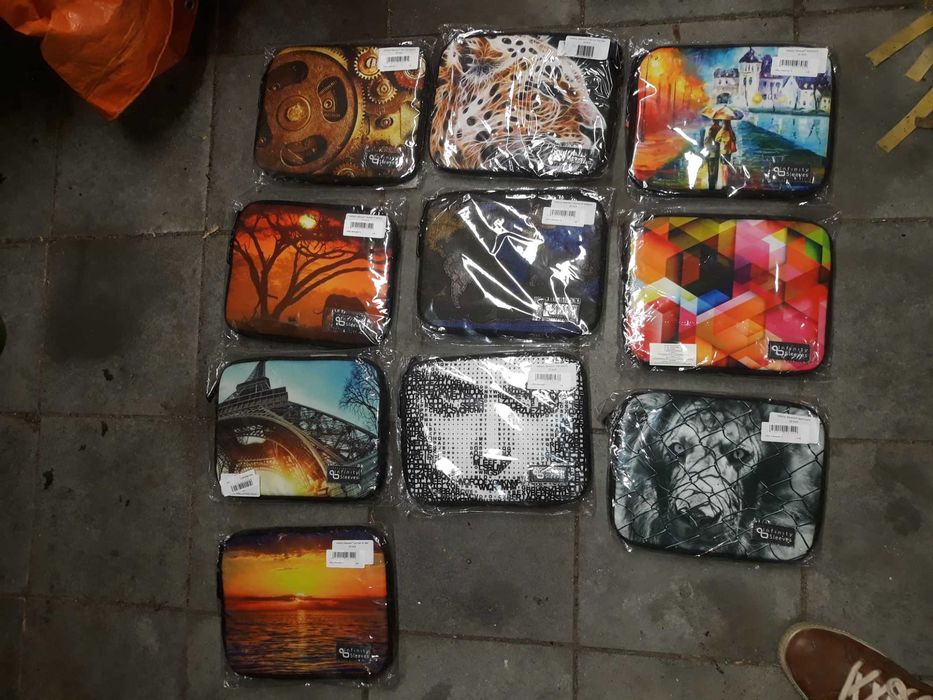Huse pentru laptopuri si tablete Infinity Sleeves.
