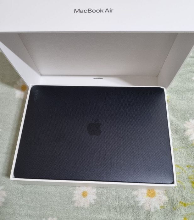 Macbook Air M1 spacegray 13 dyum 8GB/256GB full box sotiladi