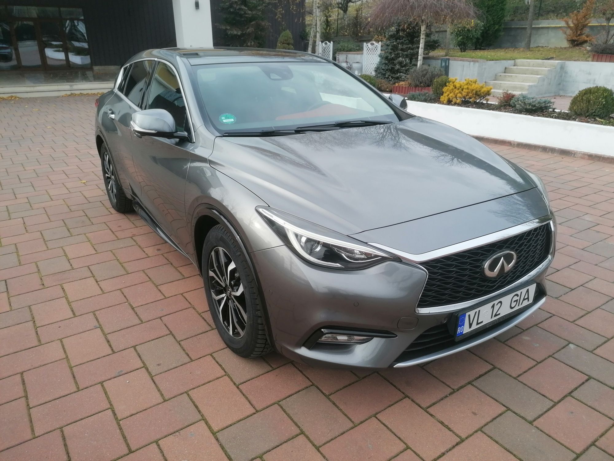 Infiniti Q30/Mercedes GLA