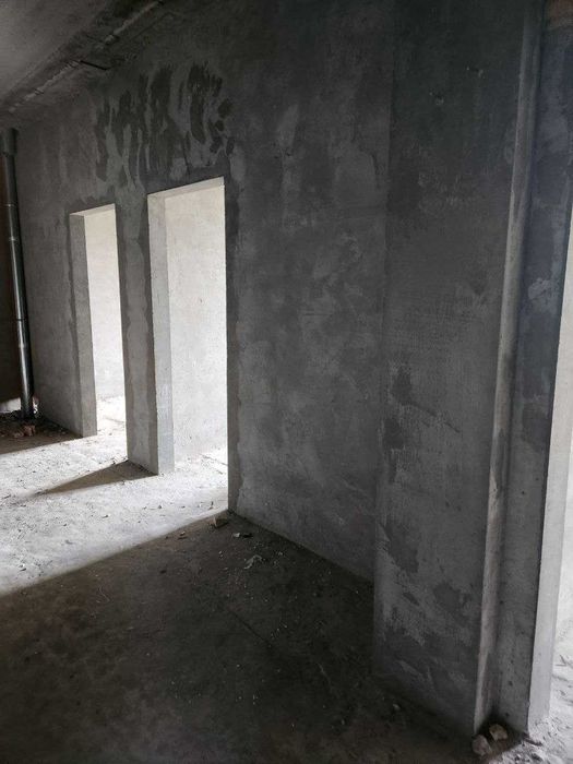 Zamona to'yxonaning ro'parasida novostroykada uy sotiladi