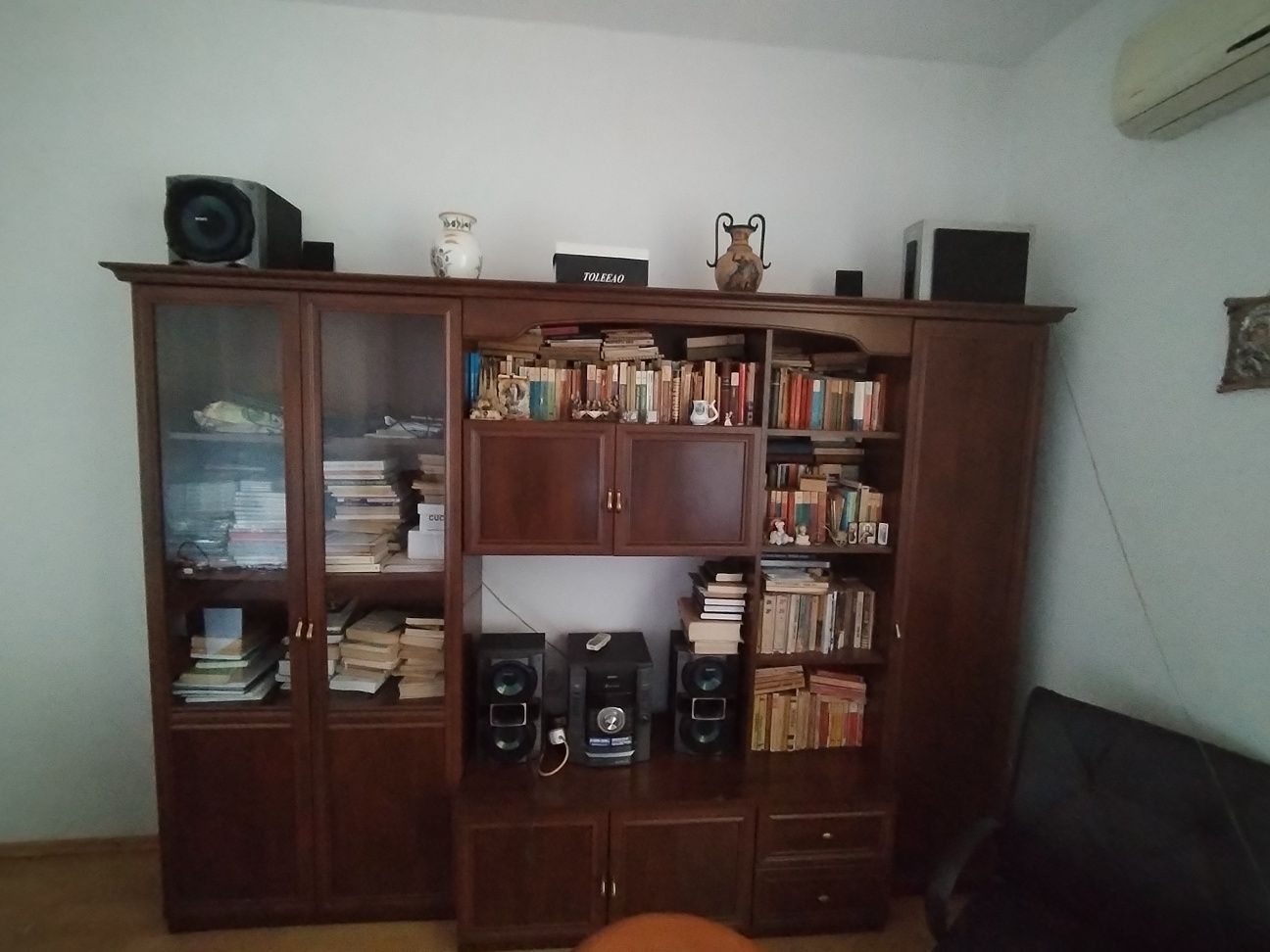 Vând mobilă din lemn
