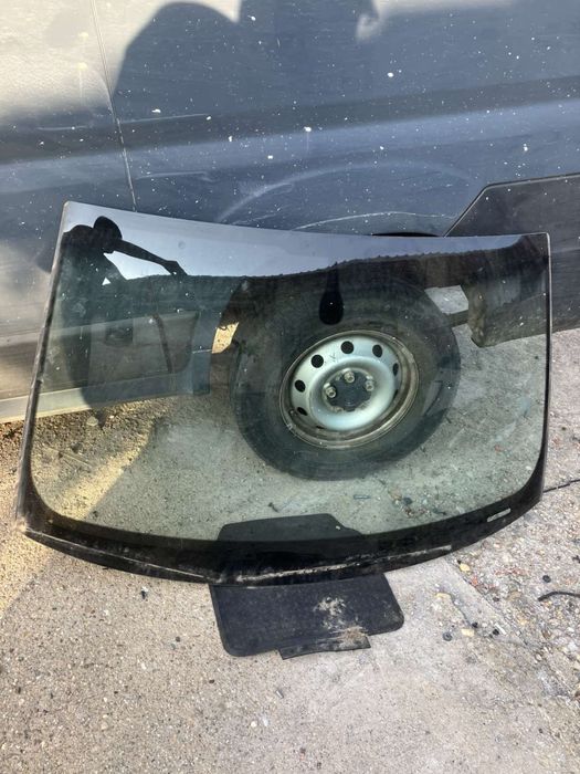 Audi A4 B8 Предно Стъкло