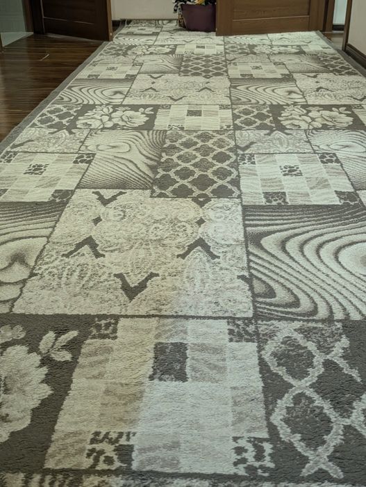 Срочно продаю из дома диван и коверы