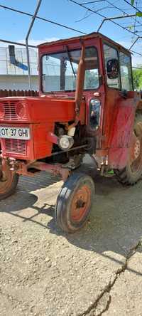Tractor u445 (legumicultor) cu 2 manete +plug