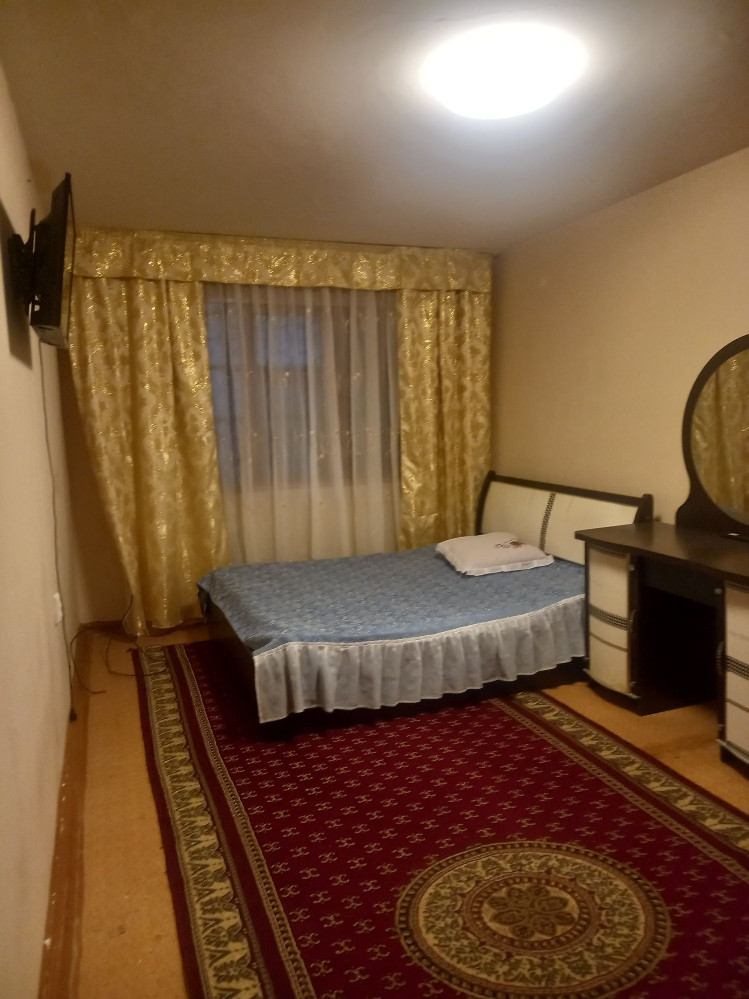 Срочно сдаётся 1комнатная квартира на 1этаже в районе партсъезда