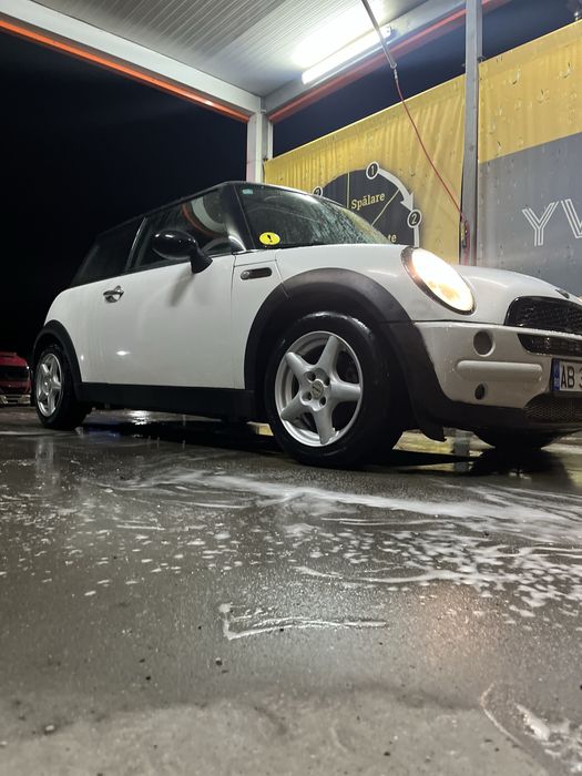 Vând MINI Cooper 2001 – mică, sprintenă și cu atitudine
