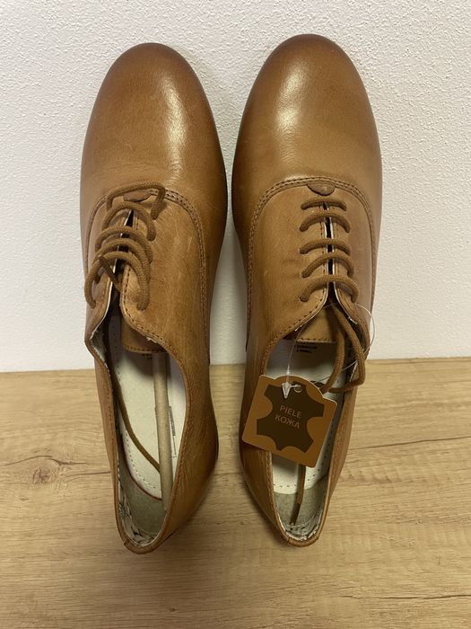 Pantofi cu siret