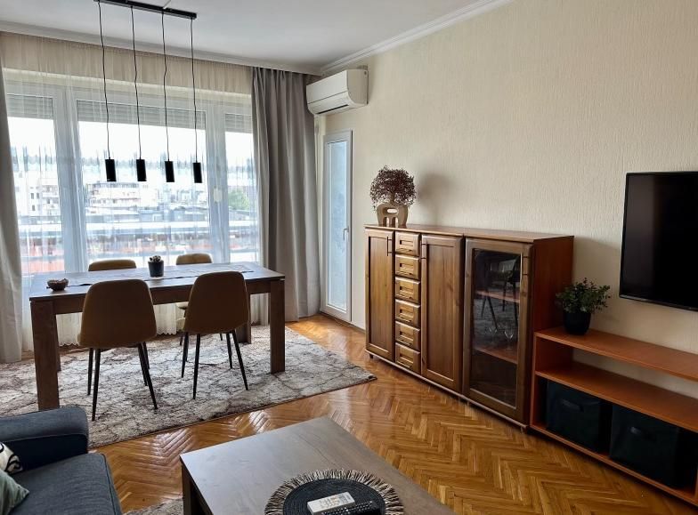 Дава се под наем Тристаен апартамент в Пловдив, Кючук Париж - 90 кв.м за 484.5 € - Снимка #1