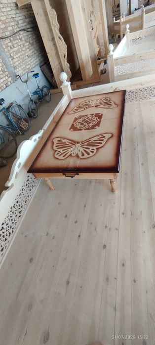 Transformer xontaxta yasayman turli xil razmerda tut yongʻoq daraxtdan