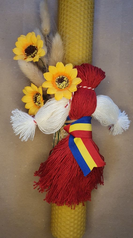 Lumânare din ceară naturală de albine, tip fagure, decor tradițional