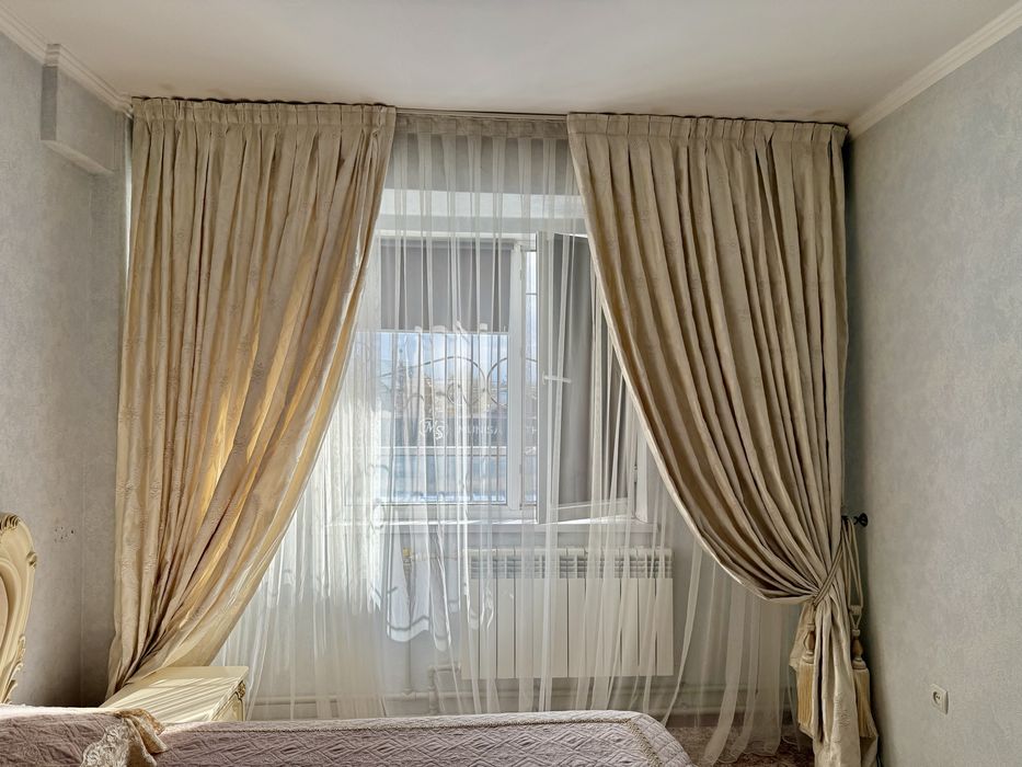 Шторы в отличном состояний!