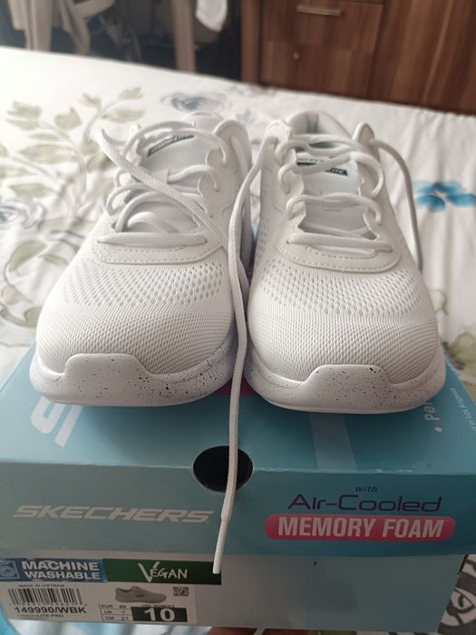 Vând adidași noi Skechers