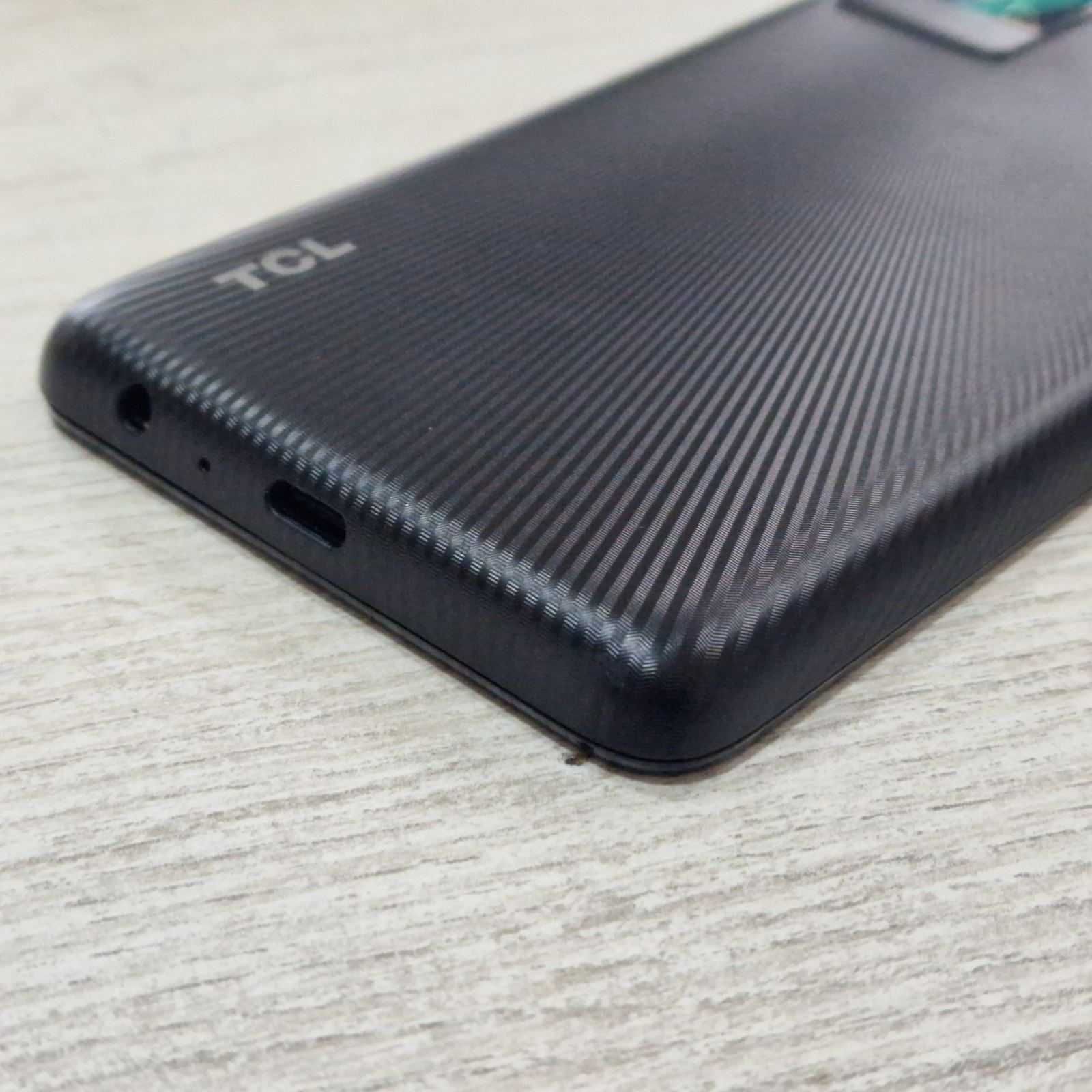 Смартфон TCL 501