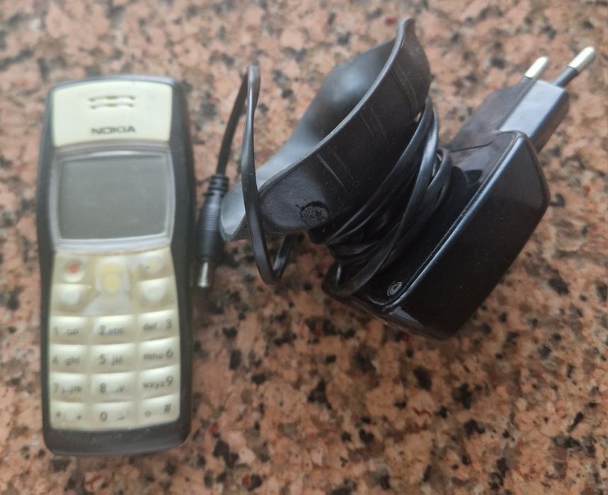 Nokia 1100 cu încărcător original