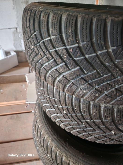 Vând anvelope Hankook