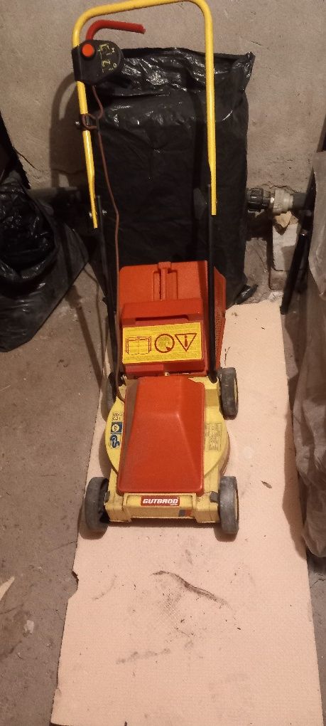 Продавам електрическа косачка