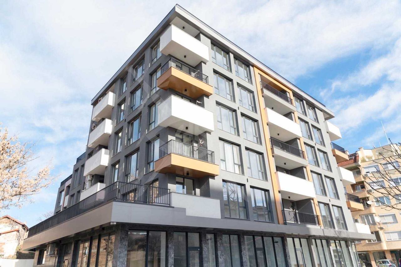 Продава се Тристаен апартамент в Пловдив, Център - 138 кв.м за 2098 €/кв.м - Снимка #3