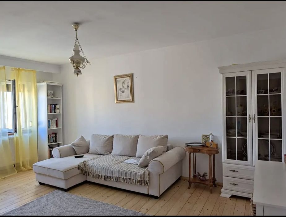 VAND apartament cu 3 camere în Mioveni