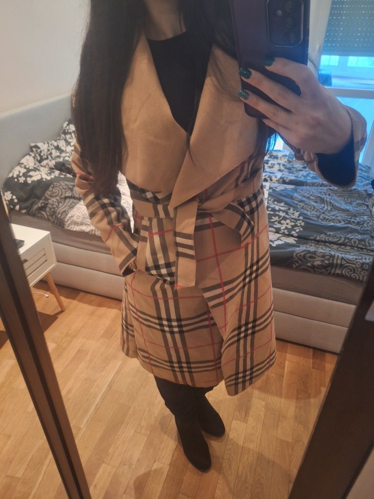 Дамско палто тип Burberry