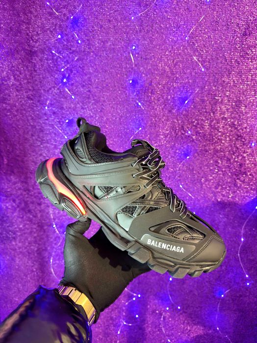Balenciaga Track/Runner Led Orice Model