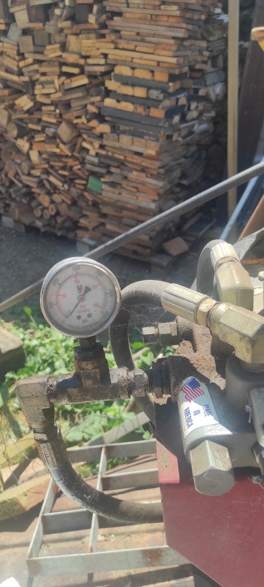 Presa cărămidă semiautomata