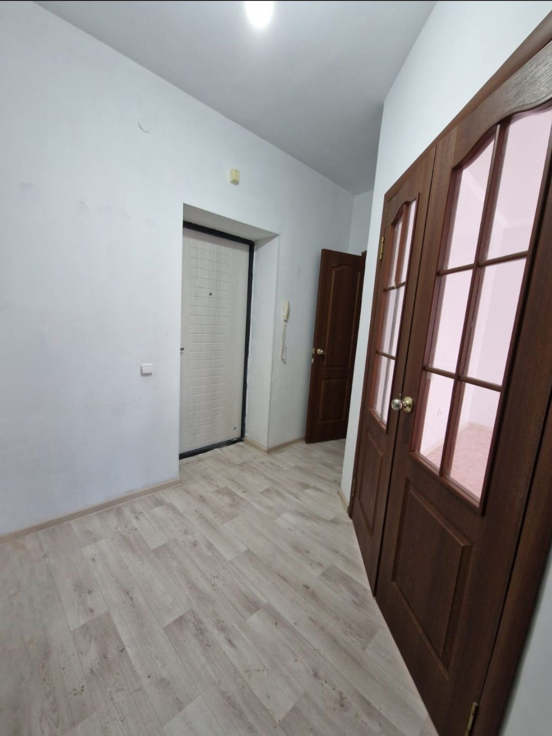 Продам 1 кв 43 квм жм.Нурсити 2 мкр