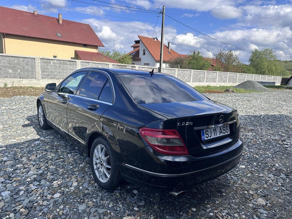 Vând Mercedes C class 220 CDI