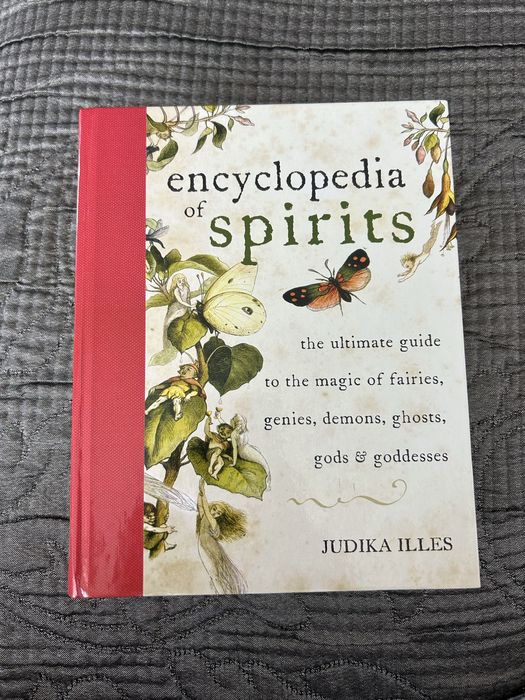 Книга Encyclopedia of Spirits от Judika Illes