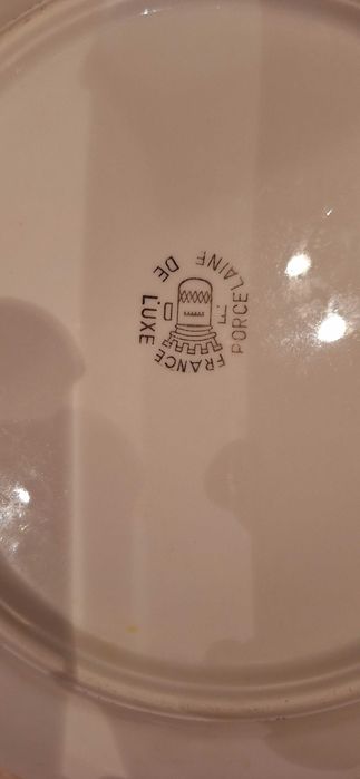 Единичен брой красиви чиний