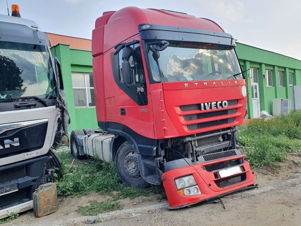 Dezmembrez Iveco Stralis euro 5 2012 450 cp F3AE3681 dezmembrari piese camioane 338kw cursor 10